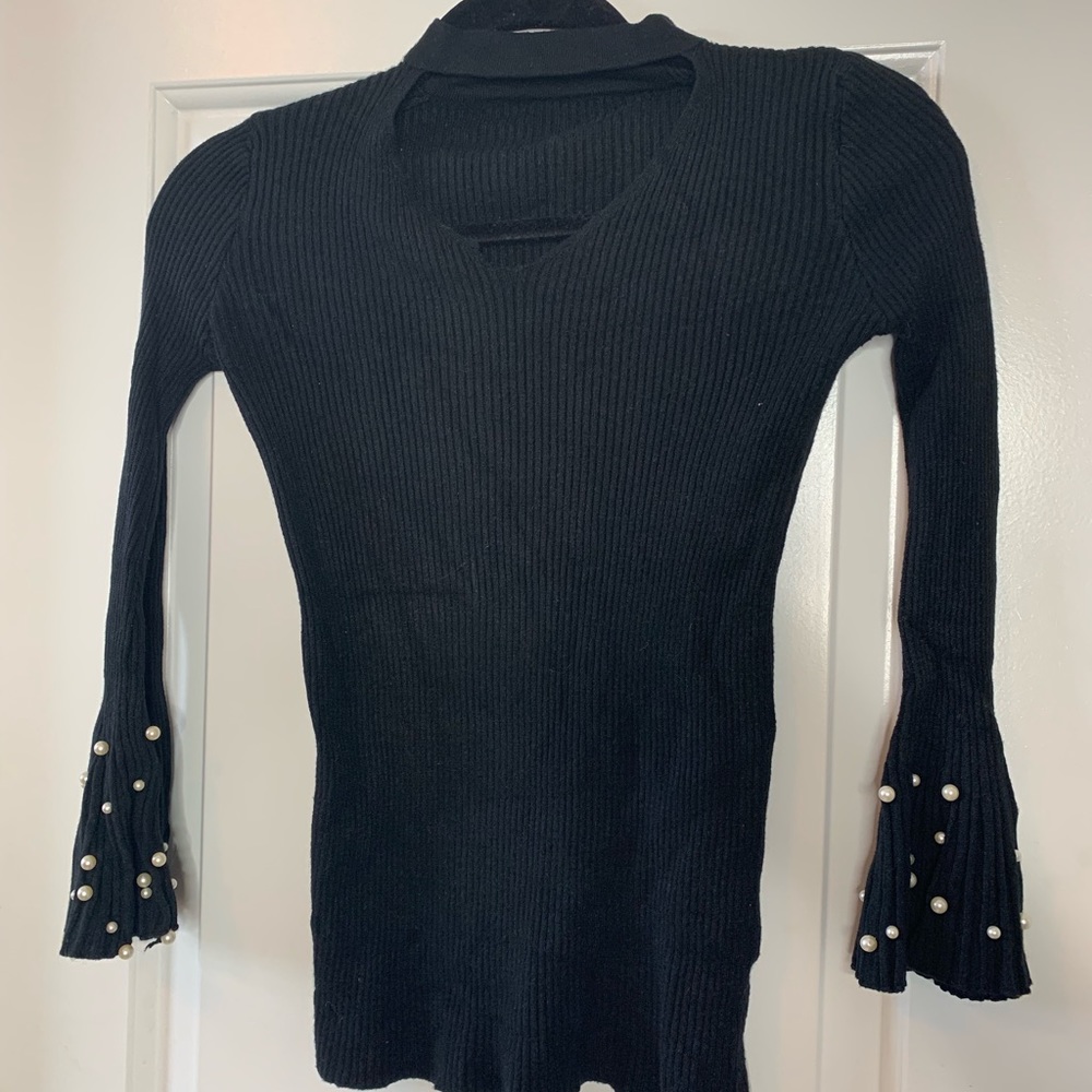 Choker neck, rubbed pearl flare sleeve top